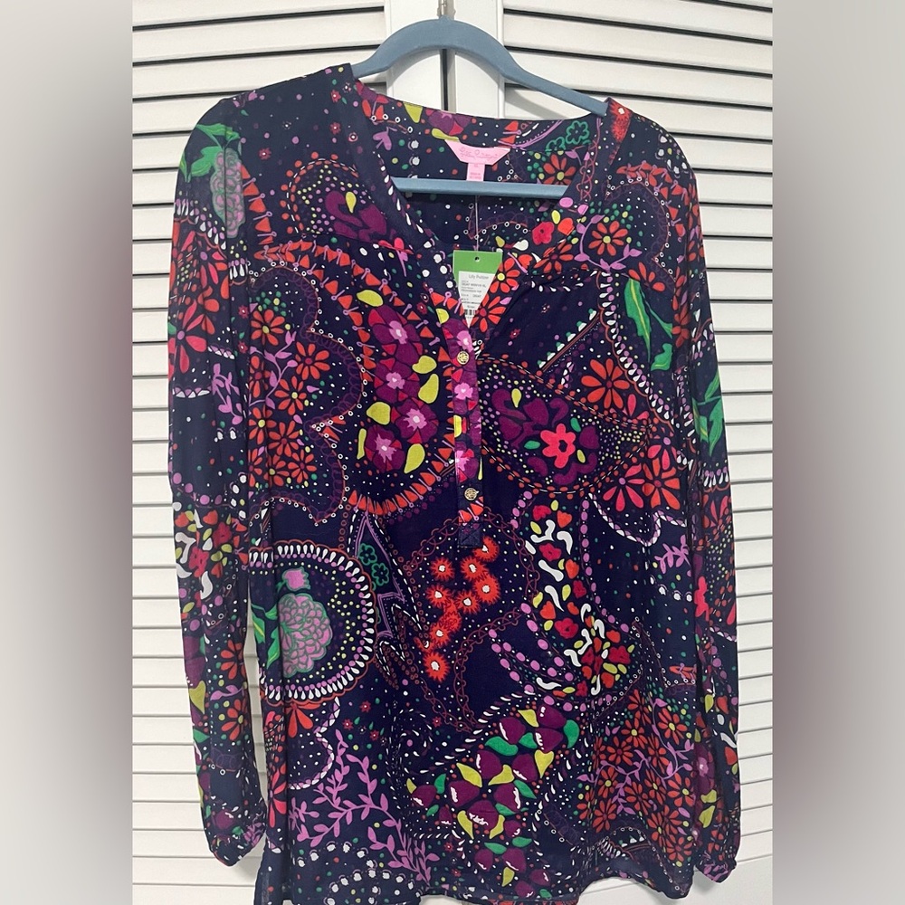 Lilly Pulitzer - Providence top - Garden Menagerie - background navy blue XL